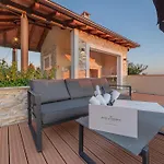 Pia Villa